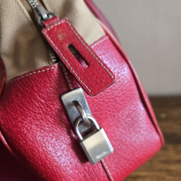 Prada Vintage Elegant Red and Cream Women's Handbag - Picture 5 of 9